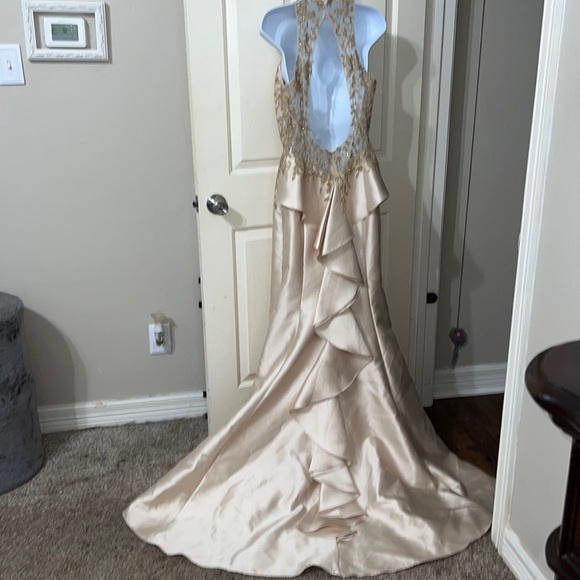 Prom Dress Gorgeous!! - Picture 6 of 16